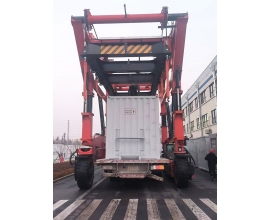 60T济宁新风光集装箱跨运车